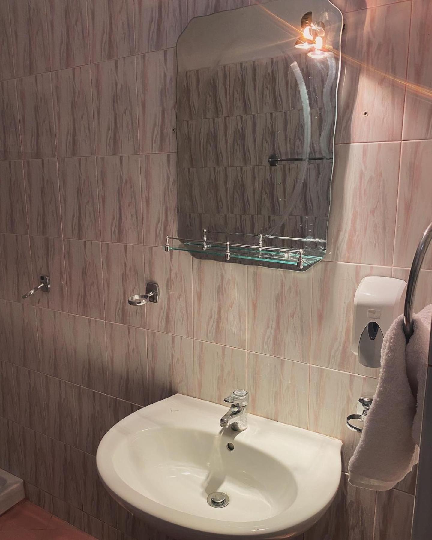 Hotel Belind Берат Екстер'єр фото